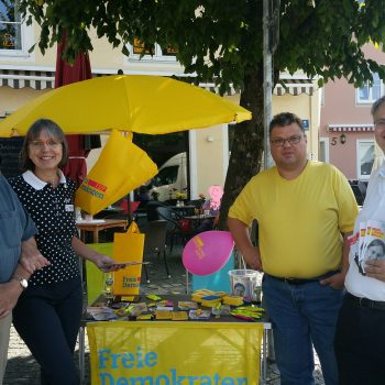 Eindruck vom Tölzer Infostand am 30.08.17, von links nach rechts: Dr. Klaus Andrae, Dr. Gaby Andrae, Christian Bertl, Bundestagskandidat Fritz Haugg
