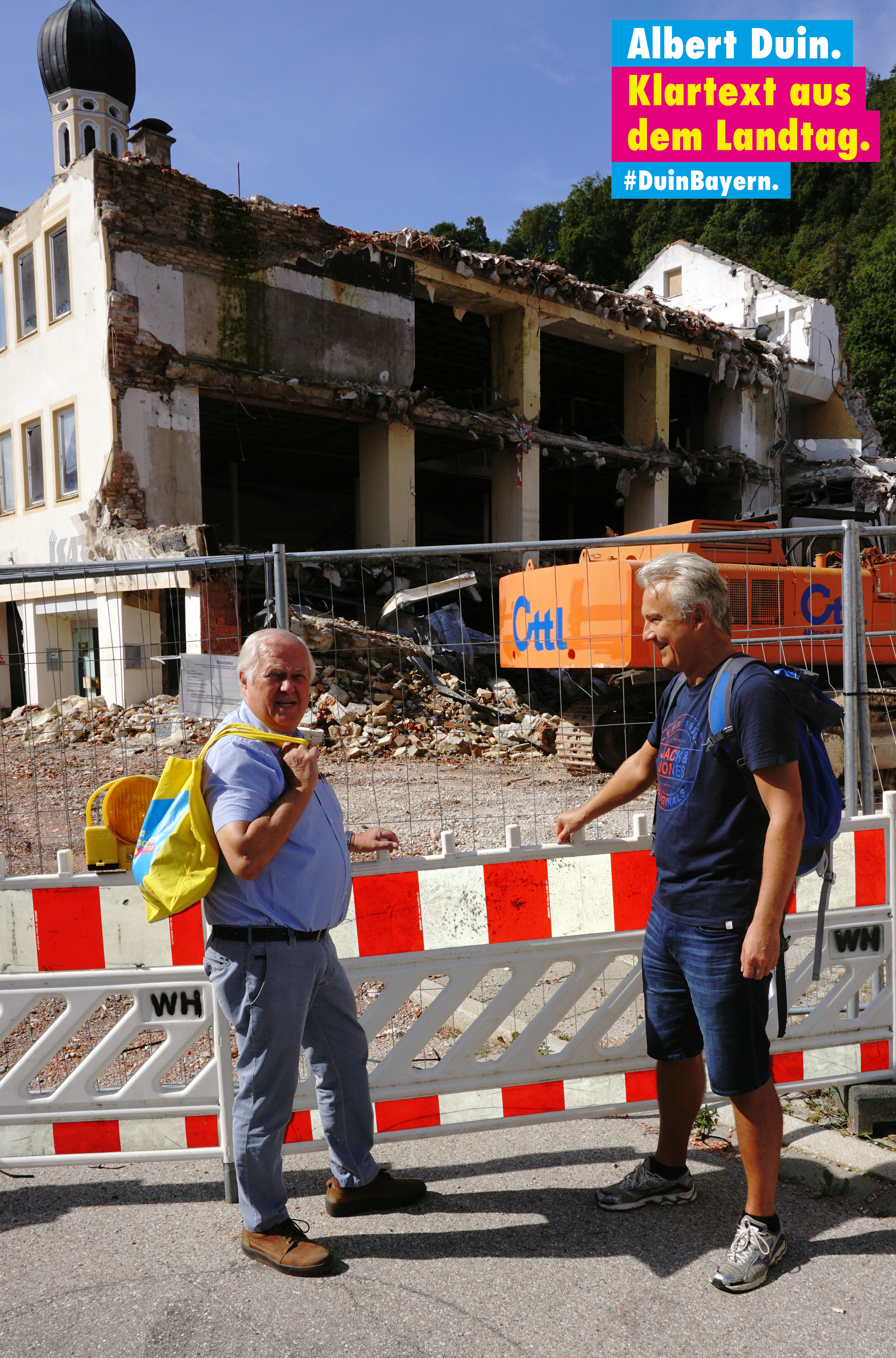 Bauschutt auf der Hauptstraße bei Abbrucharbeiten in Wolfratshausen -> „Hoffentlich ist das in der Egerlandstr. in Geretsried anders“