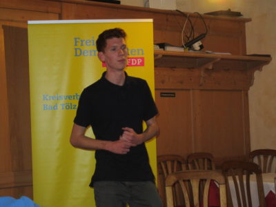 stellvertretende Juli-Vorsitzende von Oberbayern Simon Roloff aus Bichl eröffnen die Veranstaltung